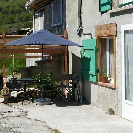 Bed and Breakfast Les Bois Rouges La Rochegiron Exterior foto