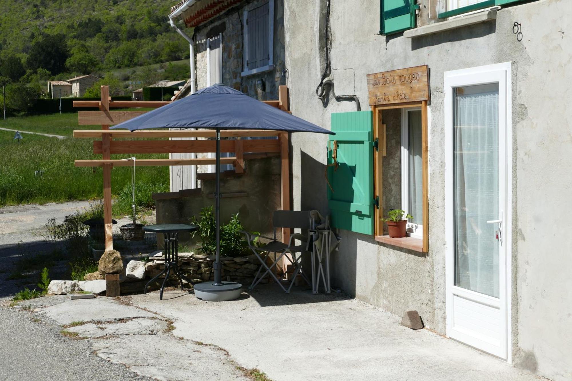 Bed and Breakfast Les Bois Rouges La Rochegiron Exterior foto